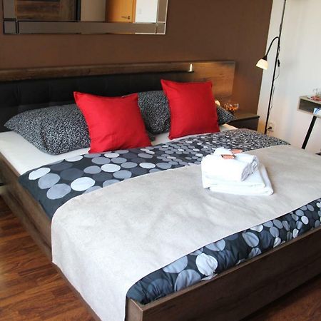H+ Apartman Letiste Prahaアパートメント エクステリア 写真