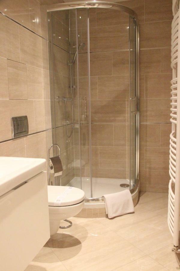 H+ Apartman Letiste Prahaアパートメント エクステリア 写真